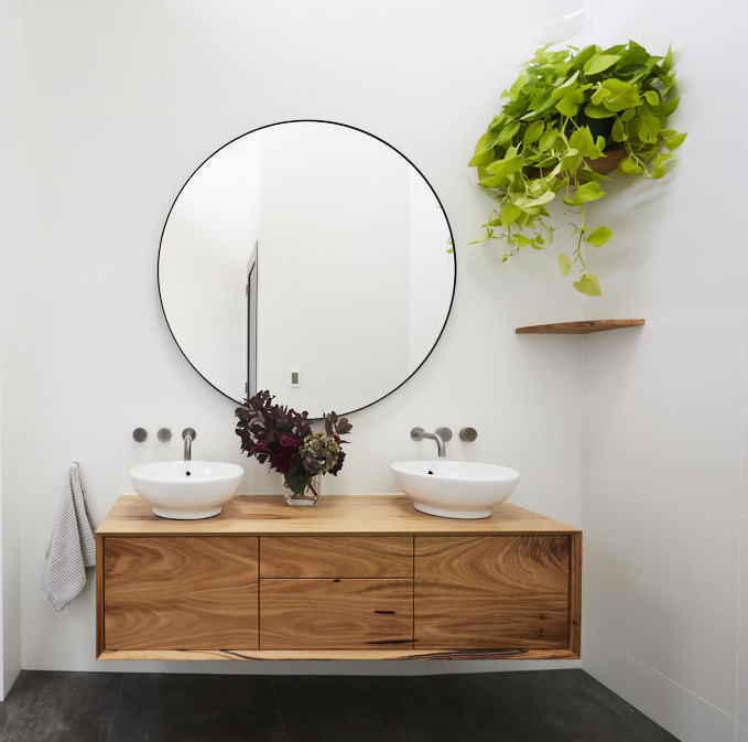  The simple and contemporary 'Modern Black Circular Round Mirror' as seen in Bianca and Carla's main bathroom. 