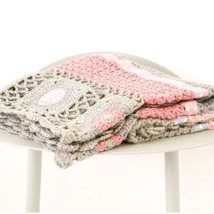 hand crochet blanket | vintage pink