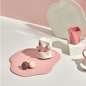 Kutahya Porcelain Skallop x Karim Rashid Cheese Platter | 35cm | Light Pink